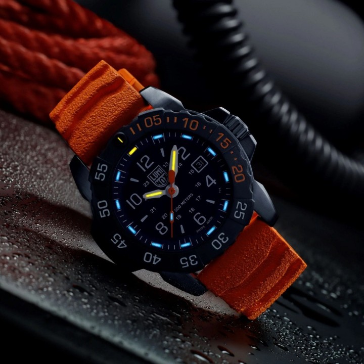 Obrázek Luminox Navy SEAL Foundation 3250 Back to the Blue Series