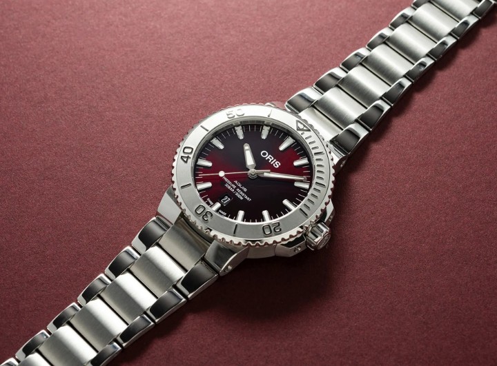 Obrázek Oris Aquis Date Relief Cherry Dial